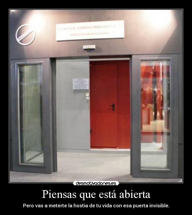 Piensas que está abierta - Pero vas a meterte la hostia de tu vida con esa puerta invisible.