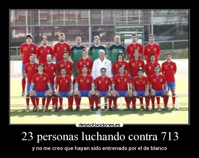 23 personas luchando contra 713 - y no me creo que hayan sido entrenado por el de blanco