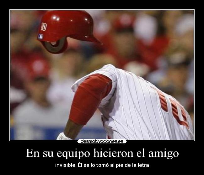 En su equipo hicieron el amigo - invisible. Él se lo tomó al pie de la letra