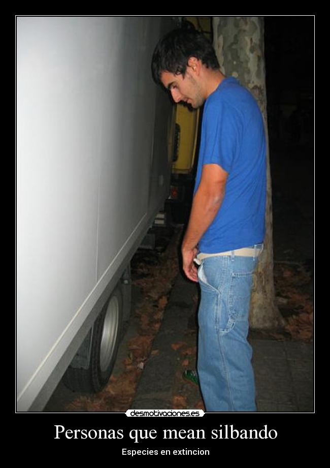 Personas que mean silbando - Especies en extincion