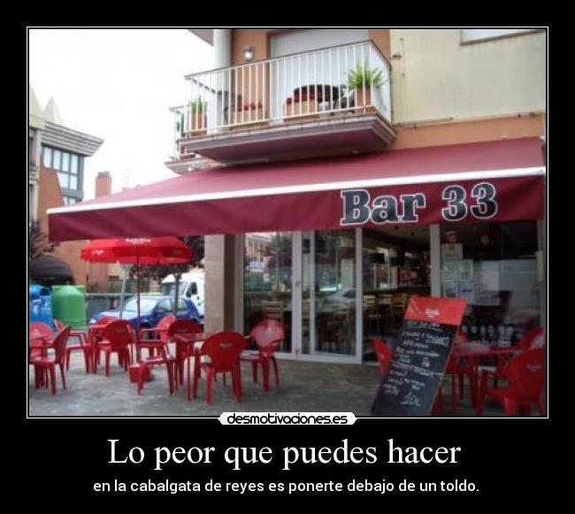 Lo peor que puedes hacer - en la cabalgata de reyes es ponerte debajo de un toldo.