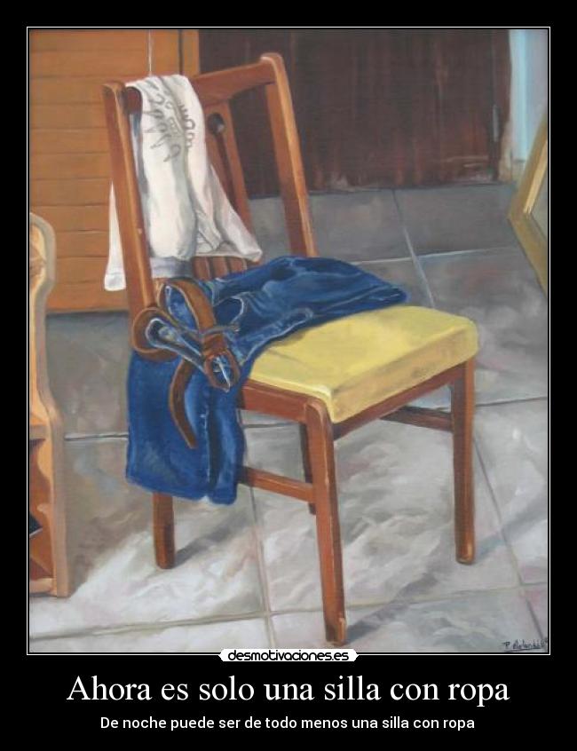 Ahora es solo una silla con ropa -