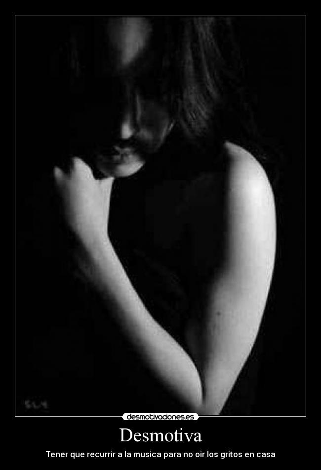 Desmotiva - Tener que recurrir a la musica para no oir los gritos en casa