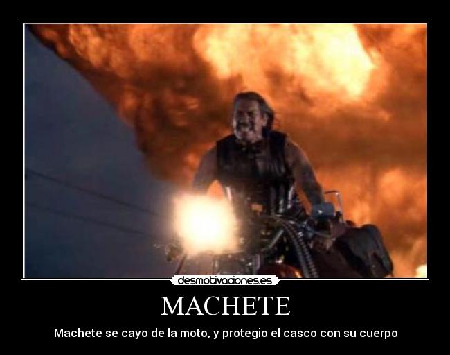 MACHETE - Machete se cayo de la moto, y protegio el casco con su cuerpo