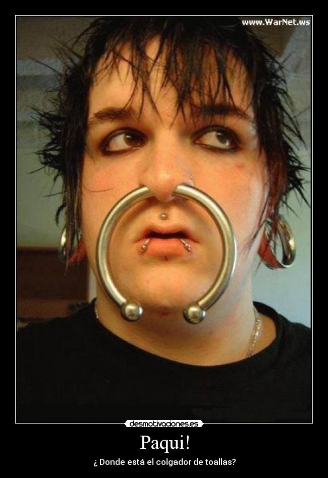 Paqui! - ¿ Donde está el colgador de toallas?
