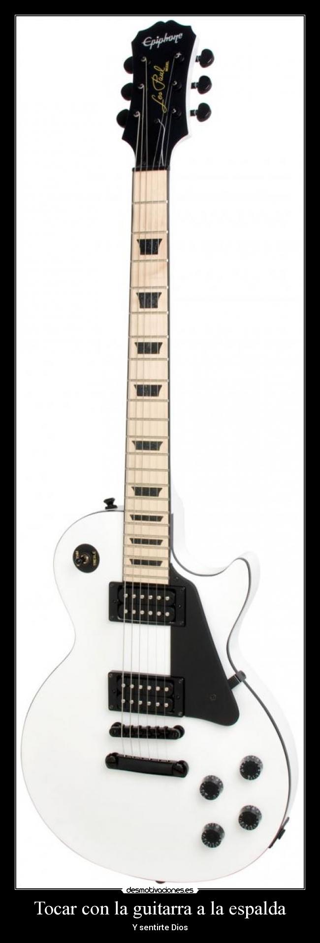 Tocar con la guitarra a la espalda -