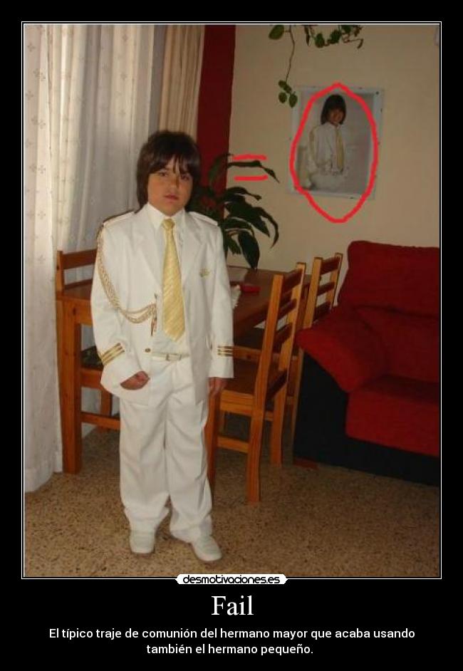 Fail - El típico traje de comunión del hermano mayor que acaba usando
también el hermano pequeño.