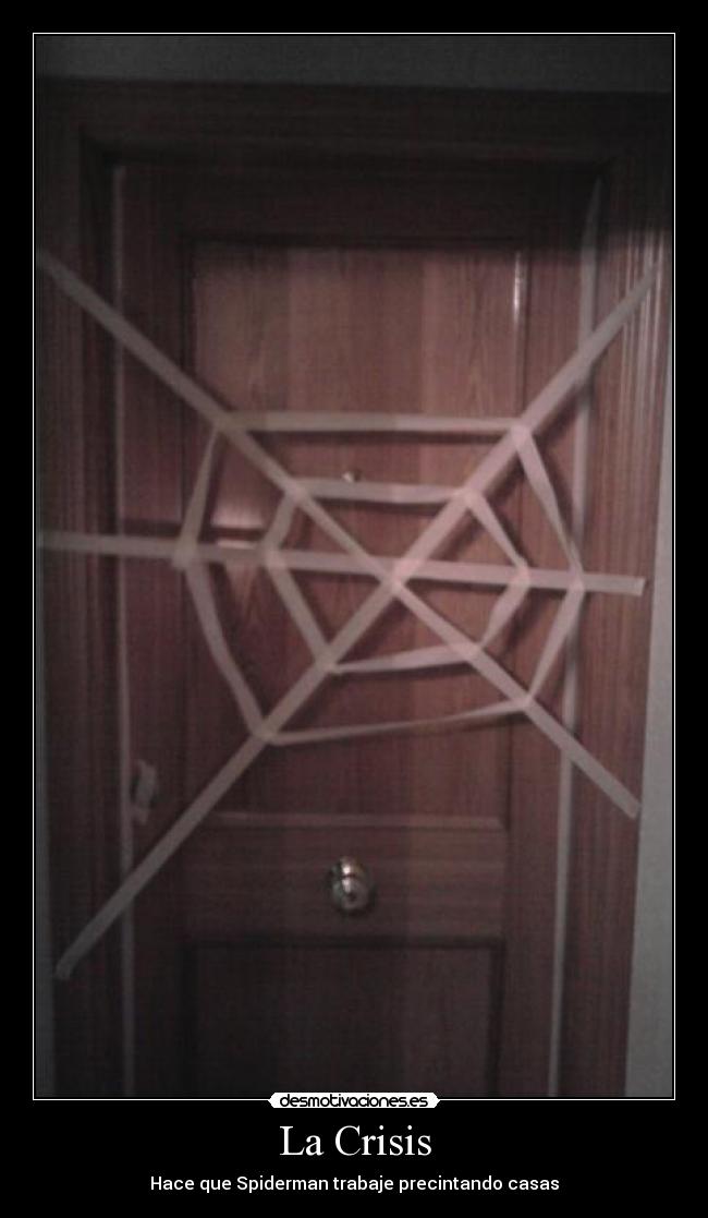 La Crisis - Hace que Spiderman trabaje precintando casas