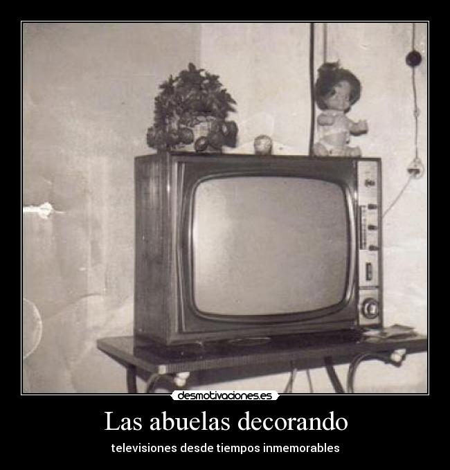 Las abuelas decorando - televisiones desde tiempos inmemorables