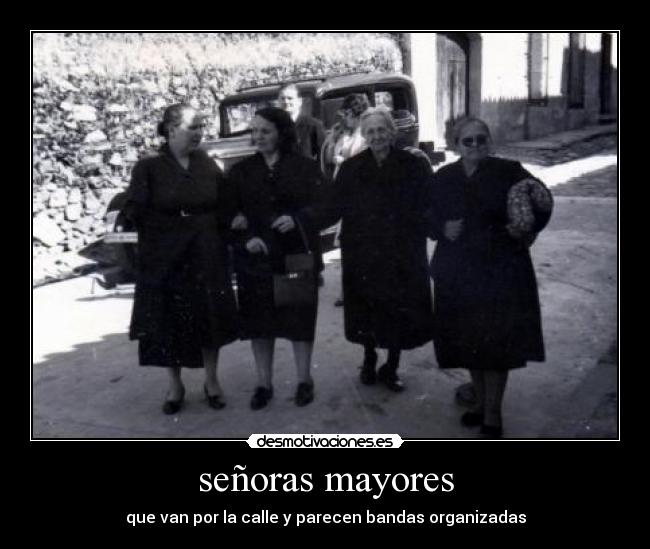 señoras mayores - que van por la calle y parecen bandas organizadas