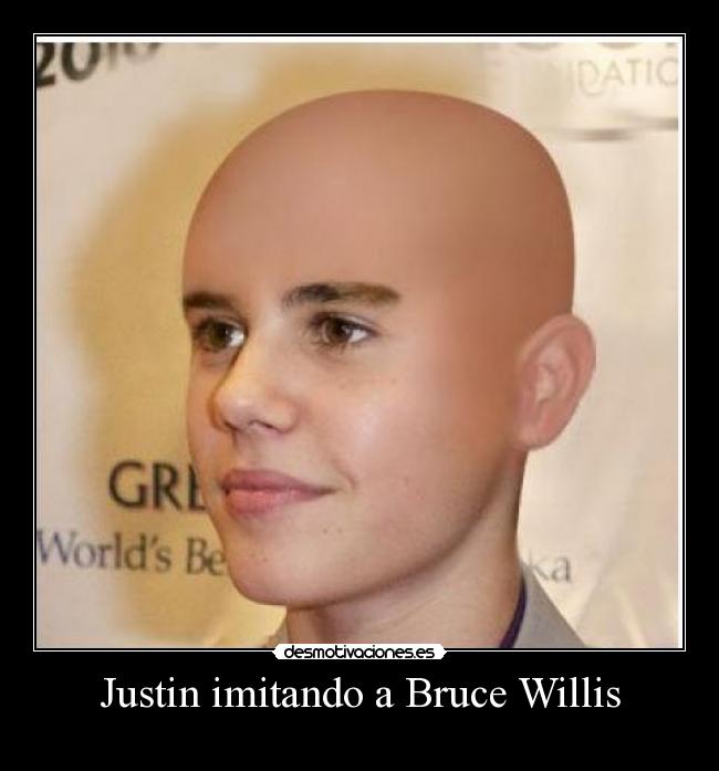 Justin imitando a Bruce Willis -
