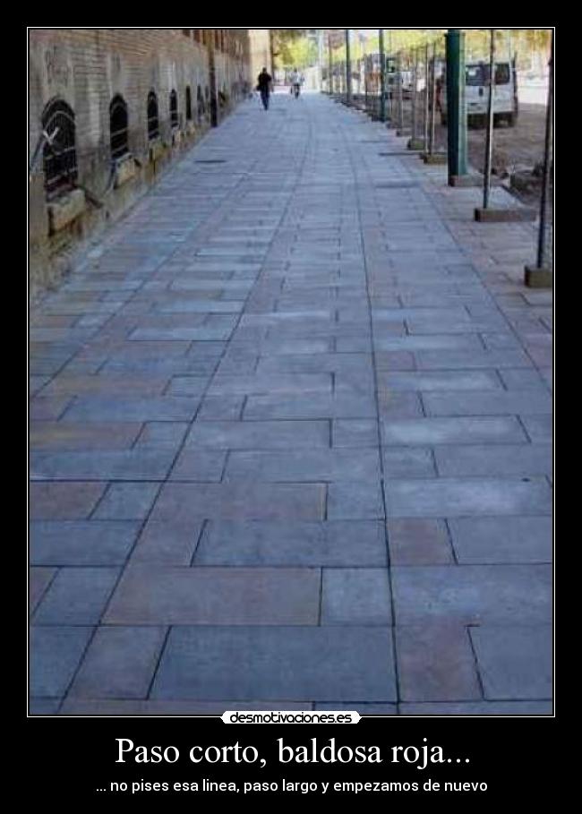 Paso corto, baldosa roja... - ... no pises esa linea, paso largo y empezamos de nuevo