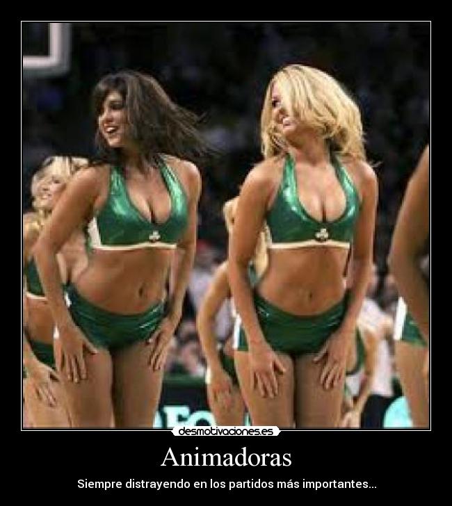 Animadoras - Siempre distrayendo en los partidos más importantes...