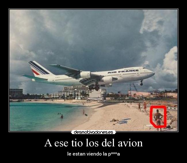 A ese tio los del avion - le estan viendo la p***a