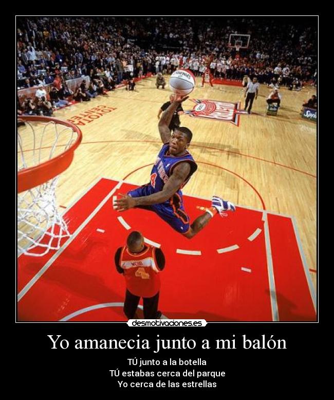 Yo amanecia junto a mi balón - TÚ junto a la botella
TÚ estabas cerca del parque
Yo cerca de las estrellas