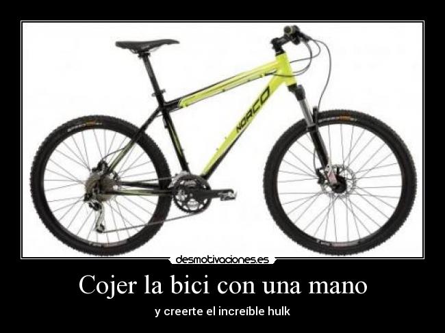 Cojer la bici con una mano -