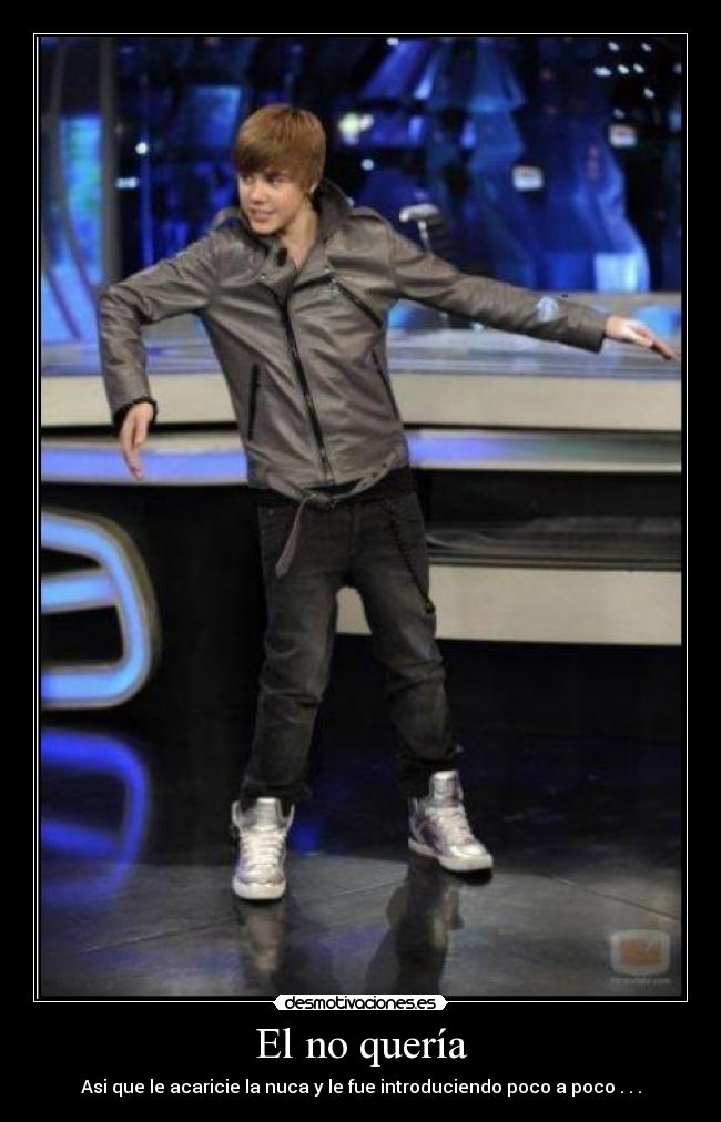 El no quería - Asi que le acaricie la nuca y le fue introduciendo poco a poco . . .