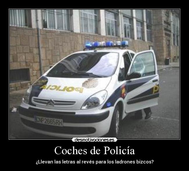 Coches de Policía - ¿Llevan las letras al revés para los ladrones bizcos?
