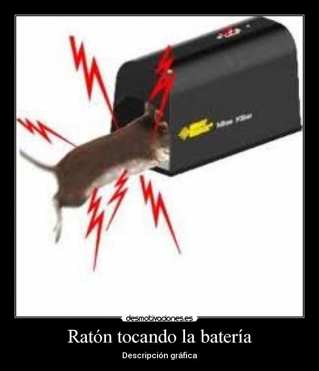 Ratón tocando la batería -