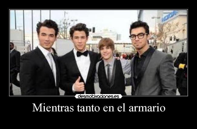 Mientras tanto en el armario -