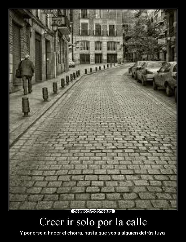 Creer ir solo por la calle -