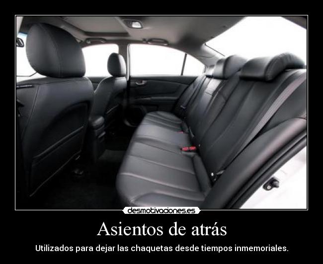 Asientos de atrás - Utilizados para dejar las chaquetas desde tiempos inmemoriales.