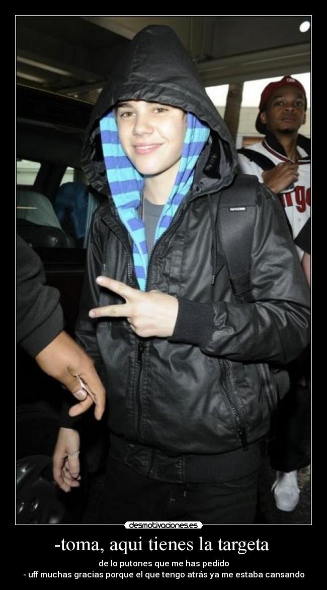 -toma, aqui tienes la targeta -
