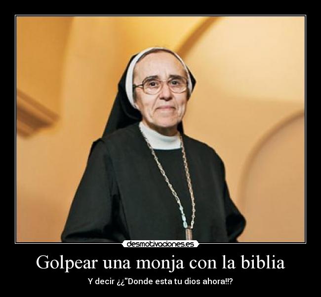 Golpear una monja con la biblia -