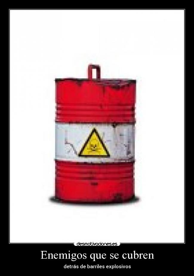 Enemigos que se cubren - detrás de barriles explosivos