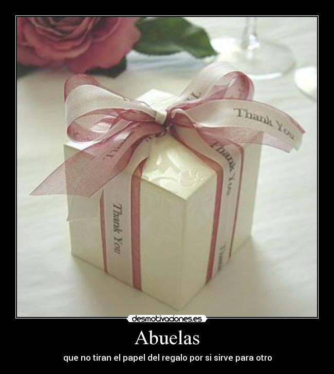 Abuelas - que no tiran el papel del regalo por si sirve para otro
