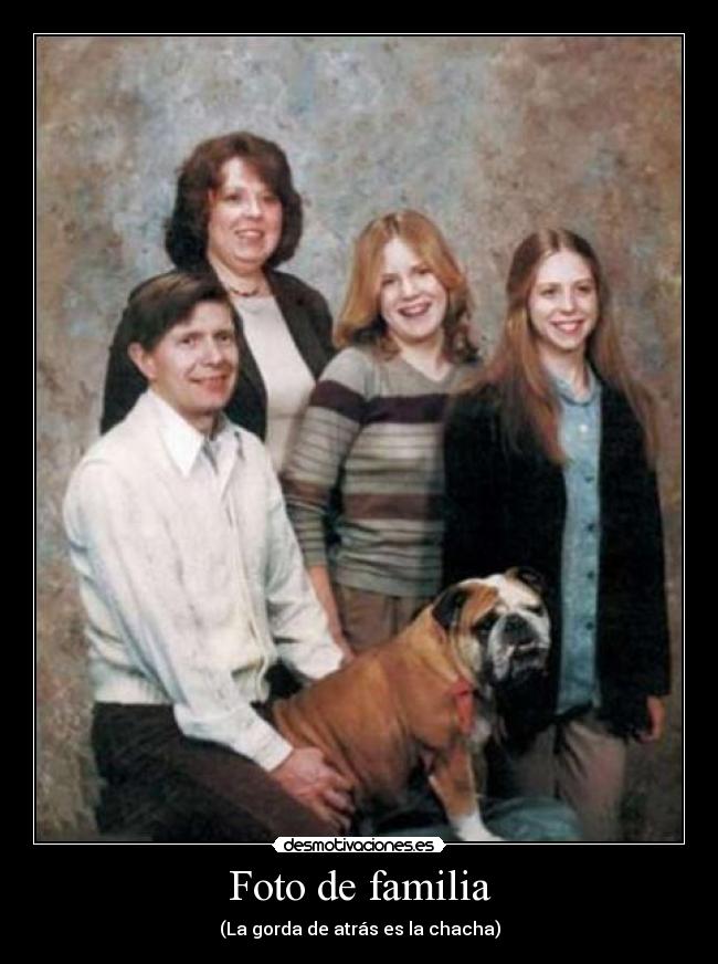Foto de familia - (La gorda de atrás es la chacha)