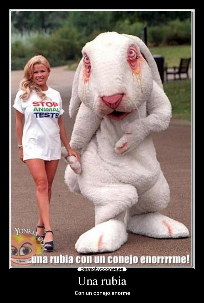 Una rubia - Con un conejo enorme