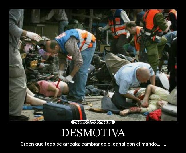 DESMOTIVA - Creen que todo se arregla; cambiando el canal con el mando........