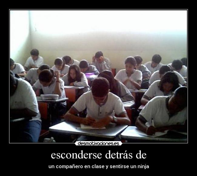 esconderse detrás de - 