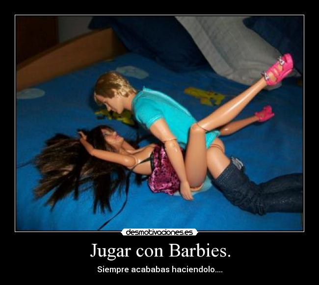 Jugar con Barbies. - 