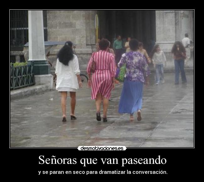 Señoras que van paseando -