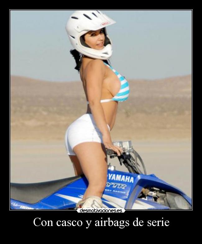 Con casco y airbags de serie -