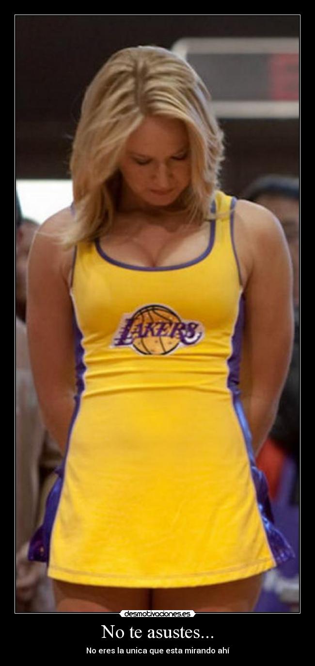 No te asustes... - No eres la unica que esta mirando ahí