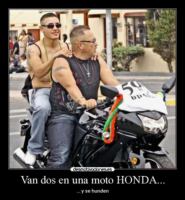 Van dos en una moto HONDA... -