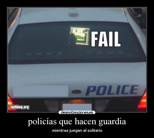 policías que hacen guardia -