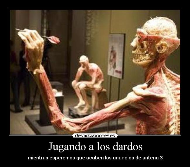 Jugando a los dardos - mientras esperemos que acaben los anuncios de antena 3