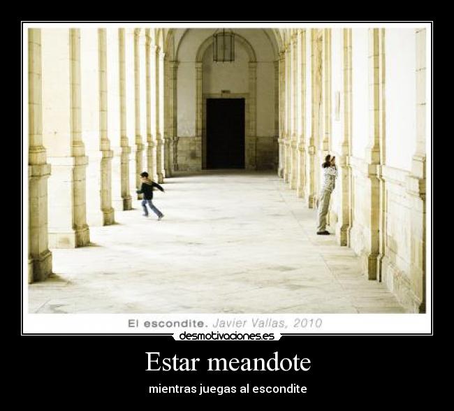 Estar meandote - mientras juegas al escondite