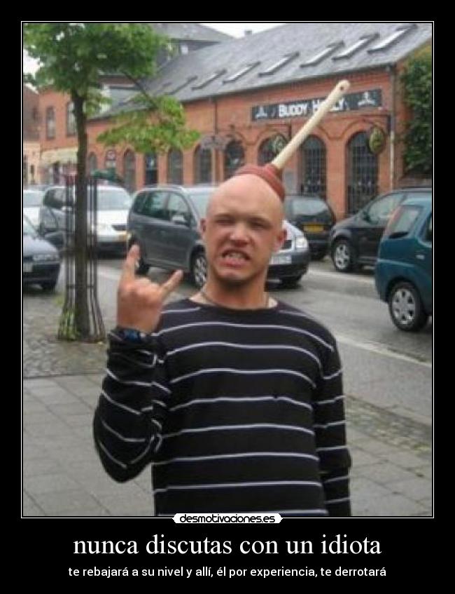 nunca discutas con un idiota - 
