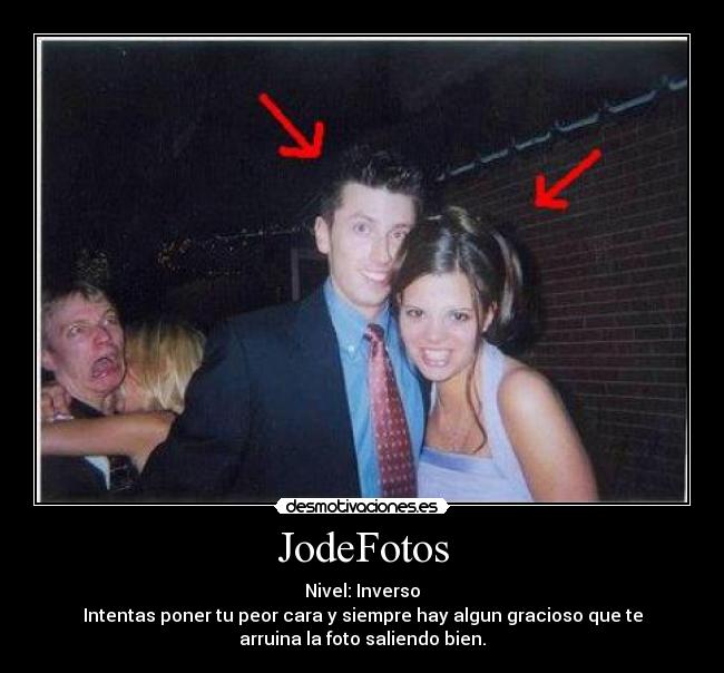 JodeFotos - Nivel: Inverso
Intentas poner tu peor cara y siempre hay algun gracioso que te
arruina la foto saliendo bien.