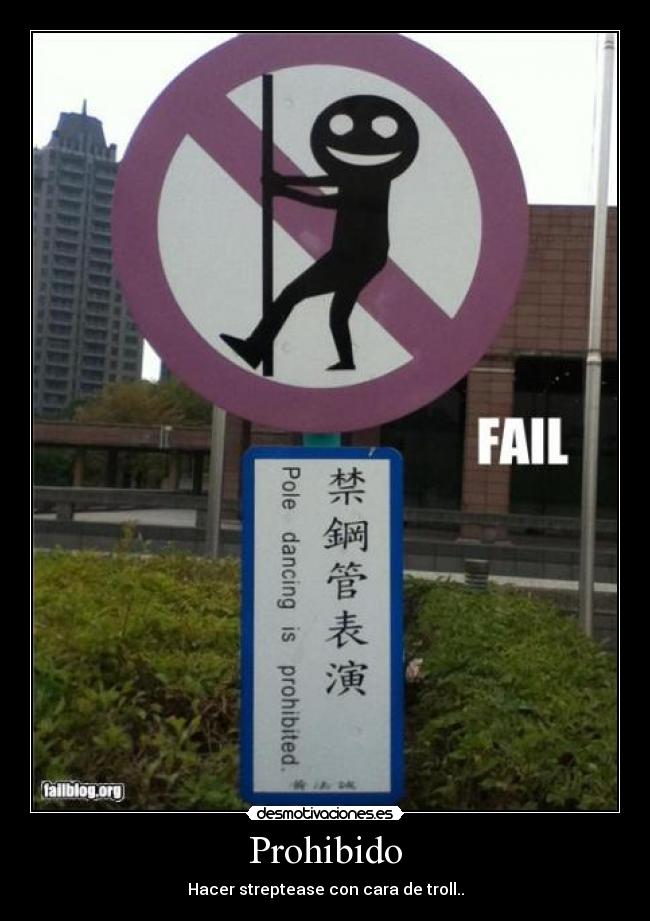 Prohibido - Hacer streptease con cara de troll..