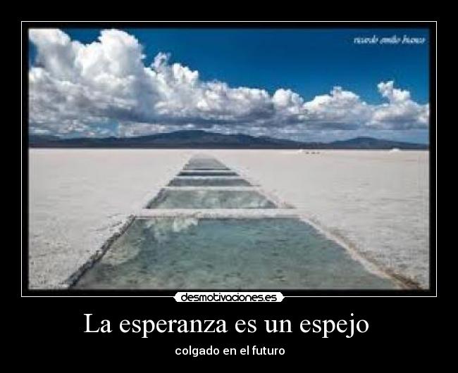 La esperanza es un espejo - colgado en el futuro
