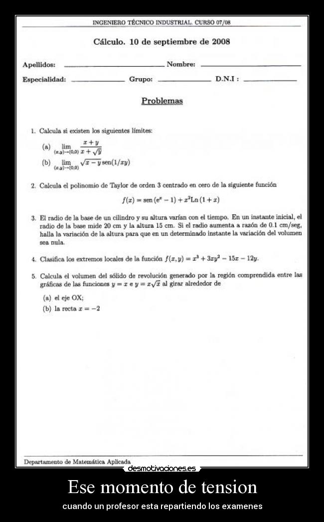 Ese momento de tension - cuando un profesor esta repartiendo los examenes