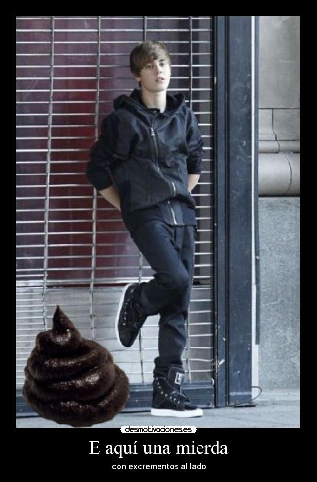 E aquí una mierda - con excrementos al lado