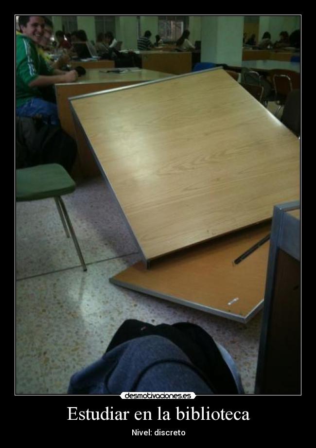 Estudiar en la biblioteca -