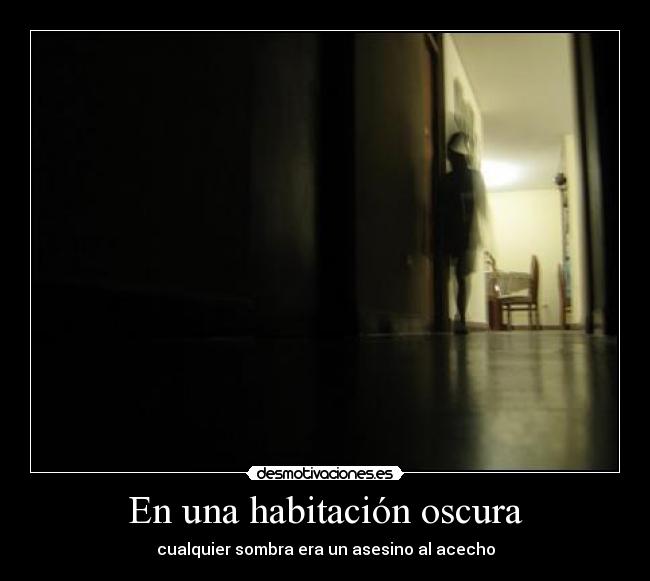 En una habitación oscura - cualquier sombra era un asesino al acecho